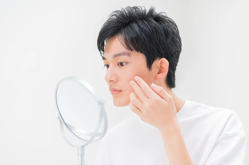 ニキビに悩む男性